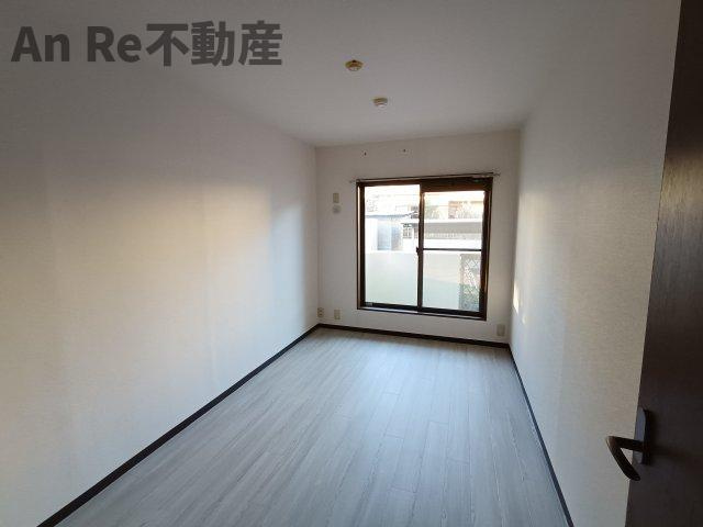 春花園五番館の洋室