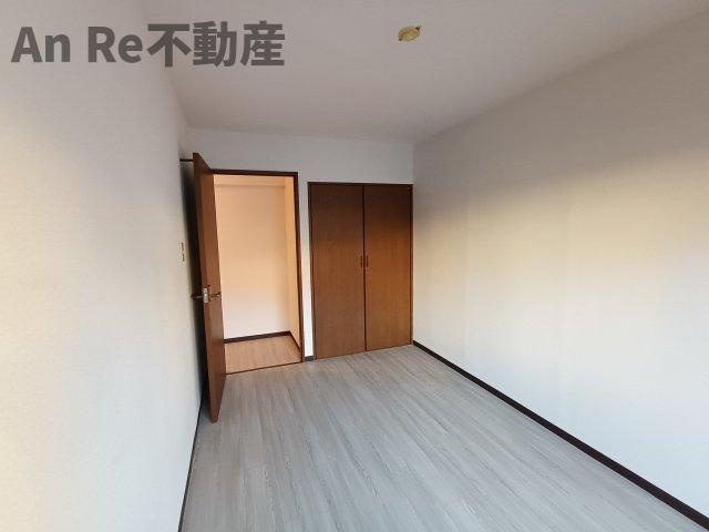 春花園五番館の洋室