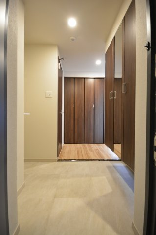 スプランディッド難波IIIの玄関|別部屋参考写真