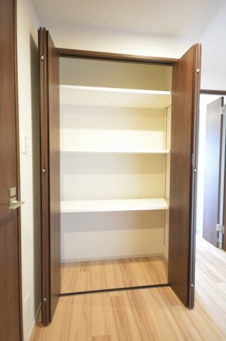 スプランディッド難波IIIの収納|別部屋参考写真
