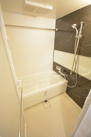スプランディッド難波IIIの浴室|別部屋参考写真