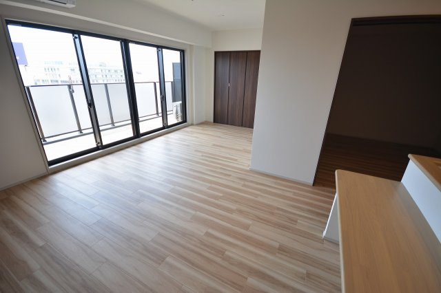 スプランディッド難波IIIの居間・リビング|別部屋参考写真