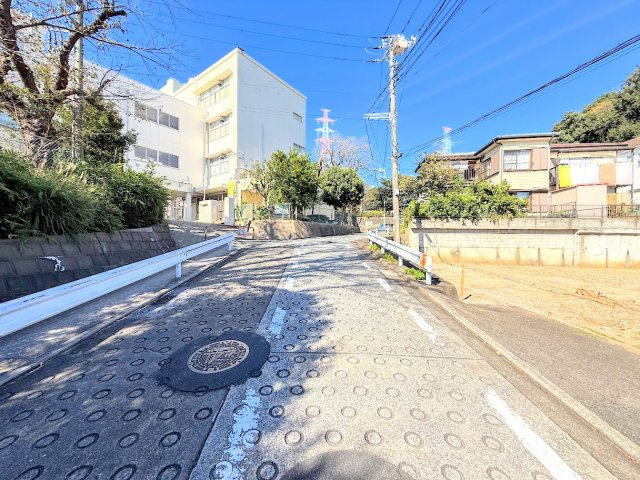 戸塚区柏尾町　条件なし売地の周辺|◆前面道路も幅員があり車の運転も安心！前面道路は閑静な住宅地。車通りの少ない道路です。お子様にも安心です。
