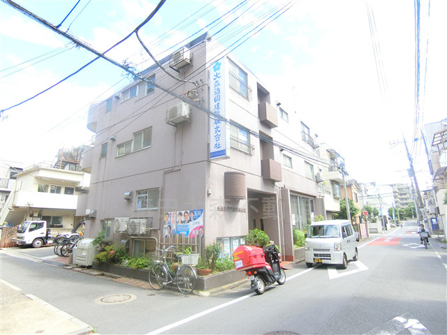 マンションふきの外観|1980年10月築　RC鉄筋コンクリート造地上3階建ての人気賃貸マンション
東京都大田区中央8丁目　京浜東北線蒲田駅徒歩21分、東急池上線池上駅徒歩14分