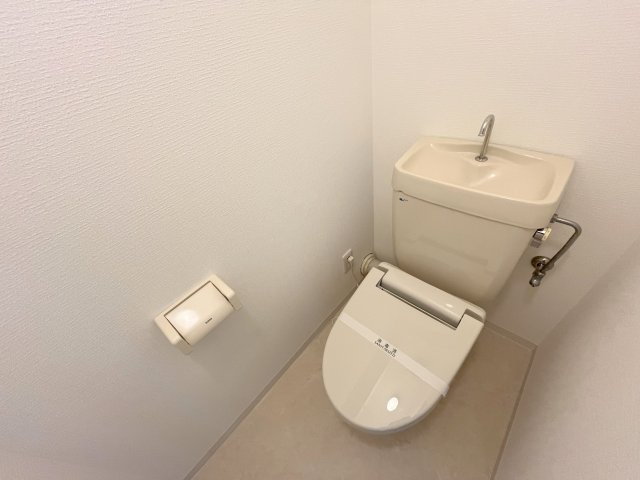 生駒市東松ケ丘の賃貸マンションのトイレ