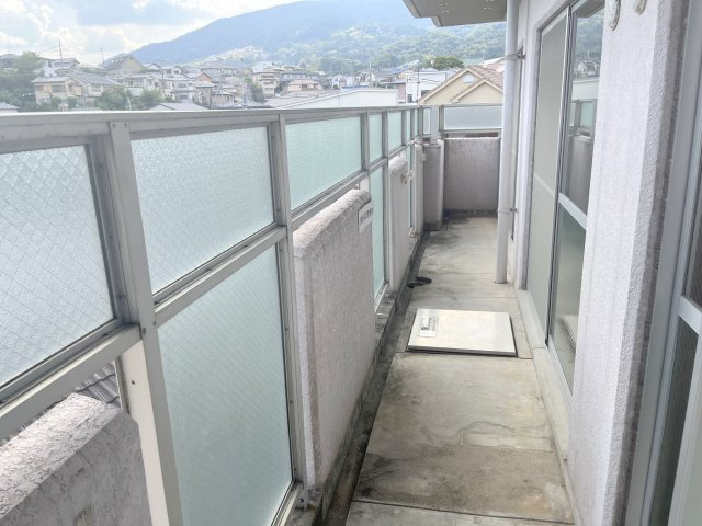 生駒市東松ケ丘の賃貸マンションのバルコニー