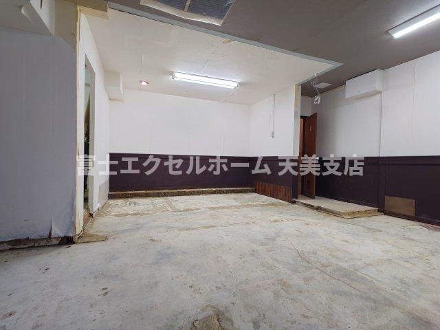  シャンクレール御陵前の駐車場