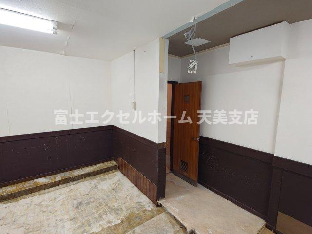  シャンクレール御陵前の内装