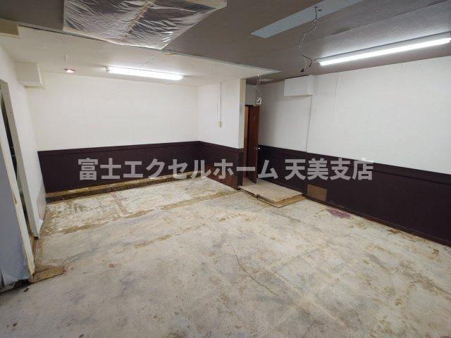  シャンクレール御陵前の駐車場