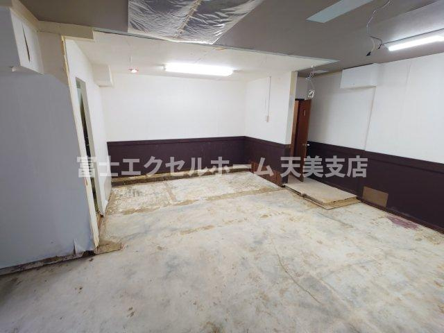  シャンクレール御陵前の駐車場