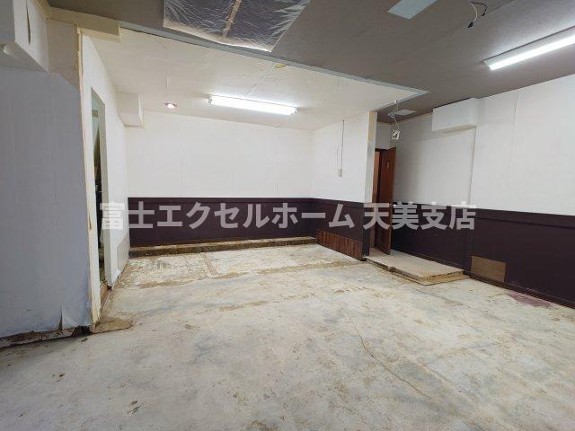  シャンクレール御陵前の駐車場