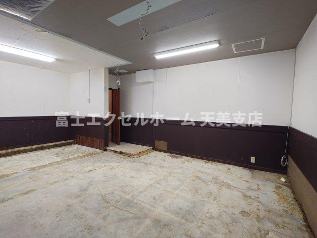  シャンクレール御陵前の駐車場