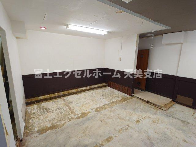 シャンクレール御陵前の内装