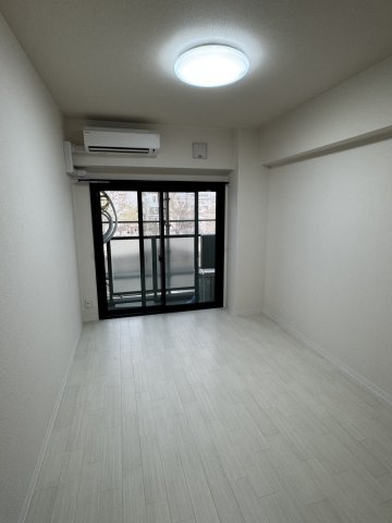 神戸市灘区泉通１丁目の賃貸マンションの居間・リビング