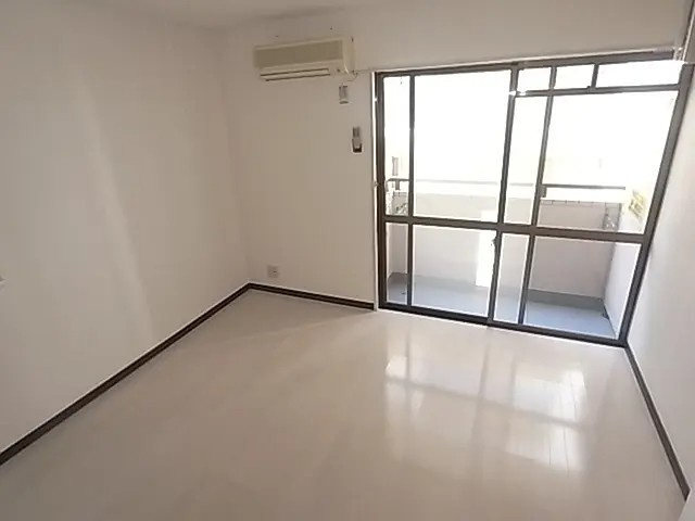 神戸市中央区国香通５丁目の賃貸マンションの居間・リビング
