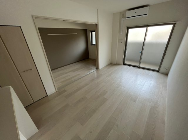 西宮市甲子園一番町の賃貸マンションの居間・リビング