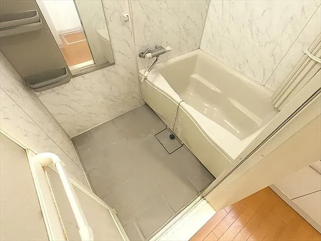 サカエハイツ六甲の浴室