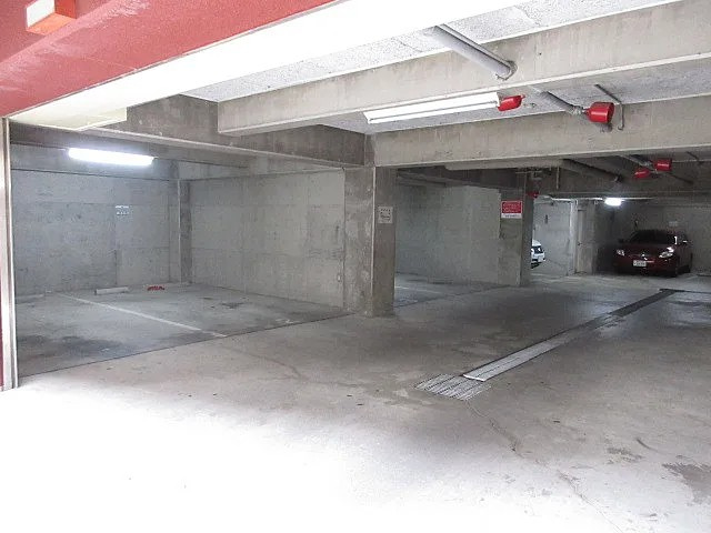 サカエハイツ六甲の駐車場