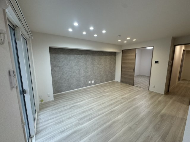 西宮市青木町のアパートの居間・リビング