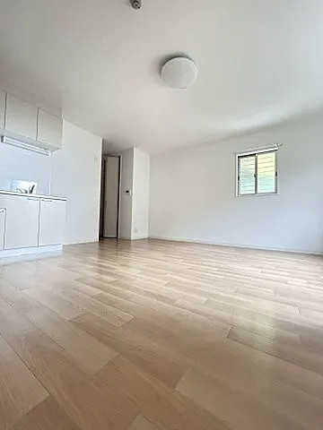 神戸市灘区城の下通１丁目のアパートの居間・リビング