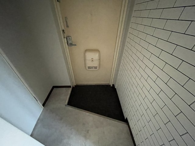 神戸市東灘区甲南町４丁目の賃貸マンションの玄関