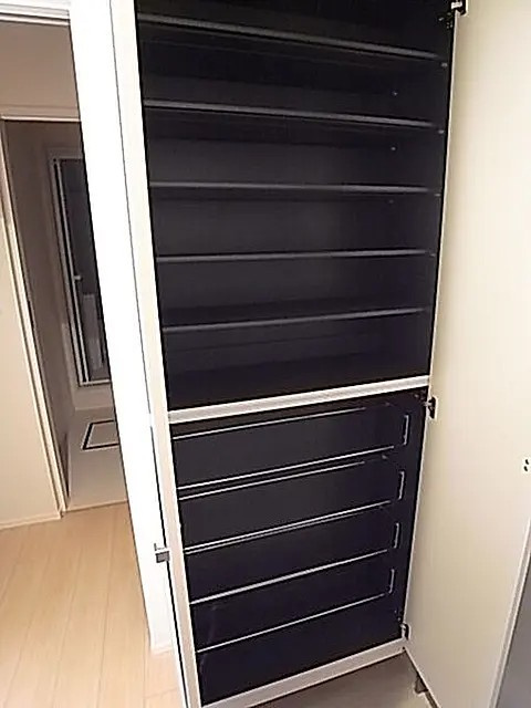 芦屋市岩園町の賃貸マンションの収納