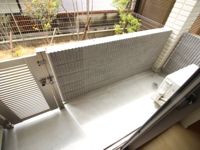 芦屋市岩園町の賃貸マンションのバルコニー