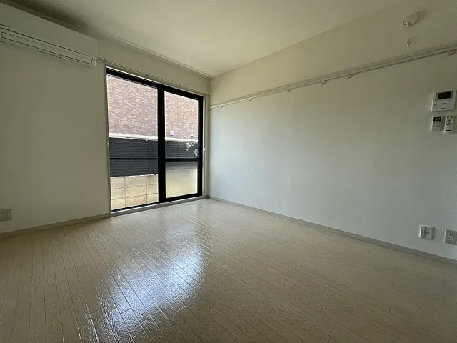 芦屋市大原町のアパートの居間・リビング