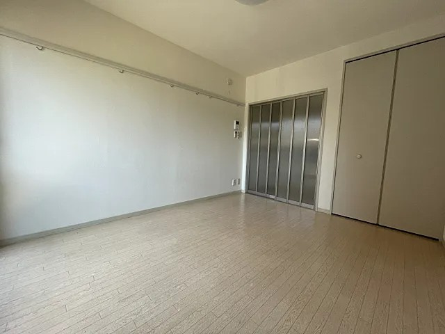 芦屋市大原町のアパートの居間・リビング