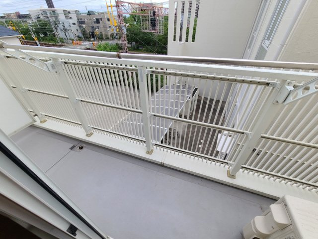 芦屋市親王塚町のアパートのバルコニー