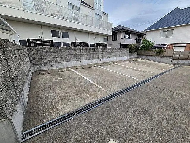 芦屋市親王塚町のアパートの駐車場