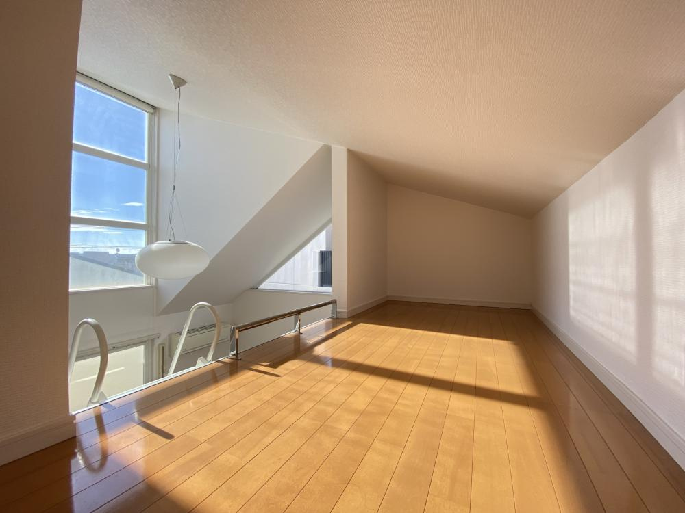 芦屋市親王塚町のアパートの居間・リビング