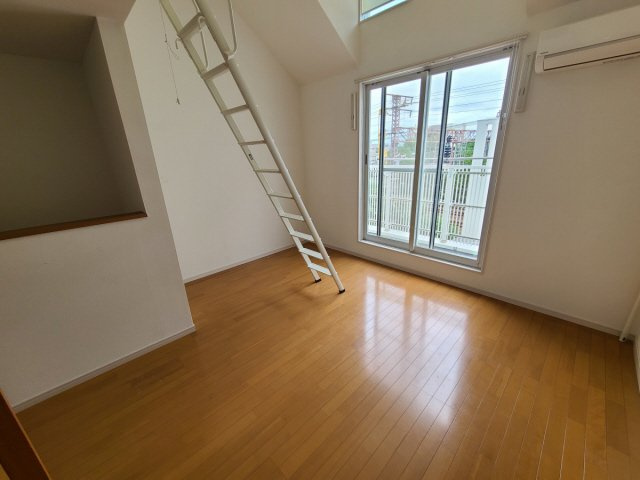 芦屋市親王塚町のアパートの居間・リビング