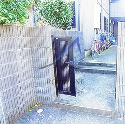 メゾン岡本のエントランス|エントランスです。