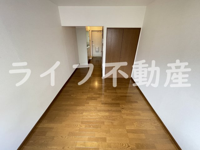 エステートピアナカタC棟の洋室|落ち着いた色調の洋室です
