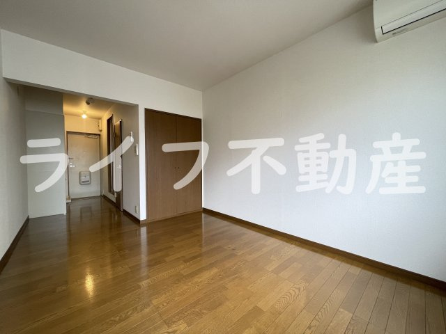 エステートピアナカタC棟の居間・リビング|ゆったり過ごせるリビングです