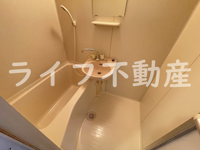 エステートピアナカタC棟の浴室|きれいなお風呂です