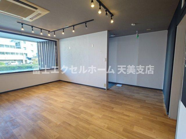  シャンクレール御陵前の居間・リビング
