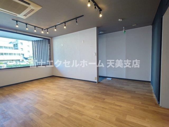  シャンクレール御陵前の居間・リビング