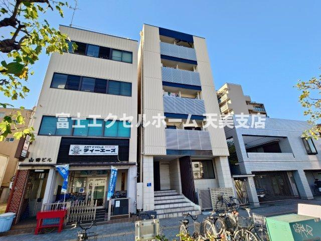  シャンクレール御陵前の外観