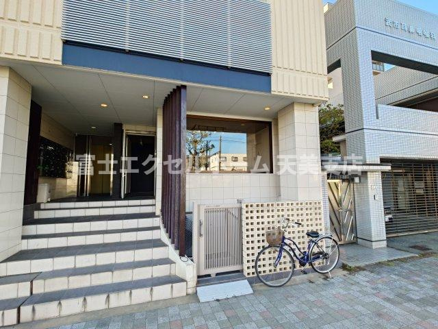  シャンクレール御陵前のエントランス