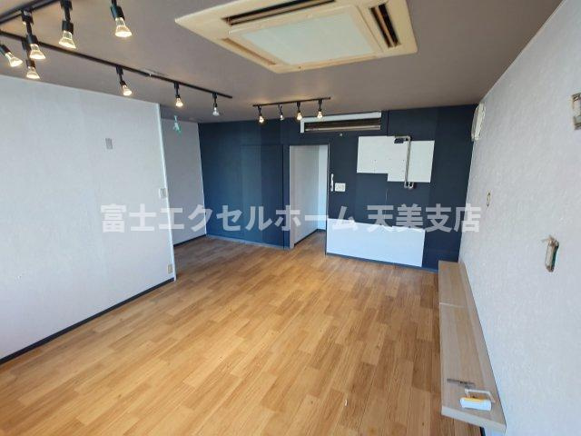  シャンクレール御陵前の内装