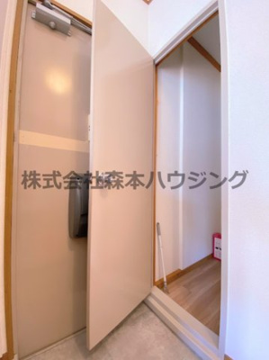 【収納】 | 　東口ハイツ | 便利な玄関収納です
