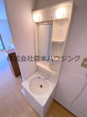 【独立洗面台】 | 　東口ハイツ | 独立洗面台で身支度をすべて済ませてしまいましょう