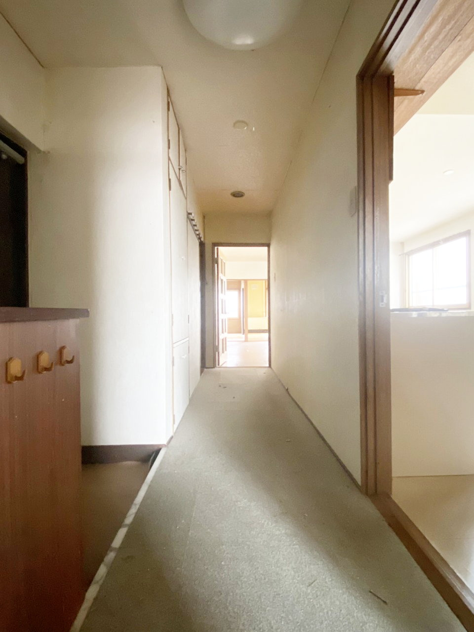 中の島クロスハイツの玄関|廊下はL↔K↔洋室と各2WAYになっており、生活動線によって柔軟に対応可能♪