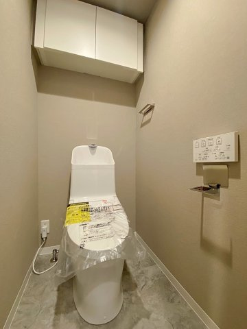 キャッスルマンション坂戸Ｃのトイレ|毎日使う場所だからこそこだわりたい清潔感のあるトイレ空間を新規交換いたしました。お手入れがしやすい最新の設備を導入しており、快適で衛生的なプライベートスペースをご提供します。