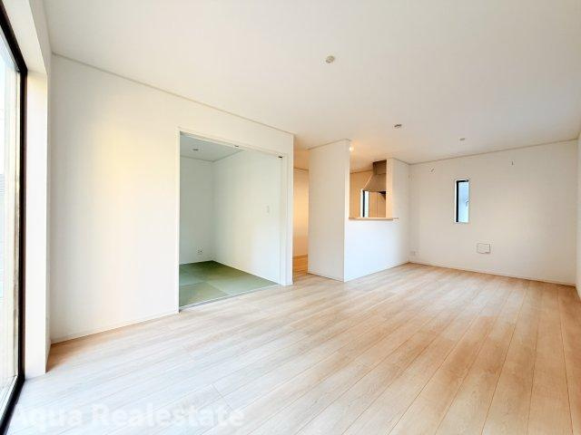 善通寺市善通寺町の新築一戸建の居間・リビング|使いやすい居間です　※画像は同仕様の施工事例です