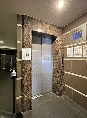 プレサンス丸の内レジデンスのエントランス