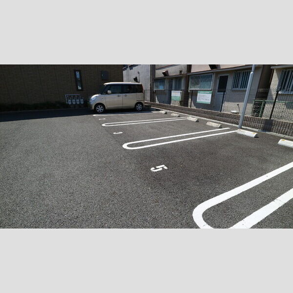 ソレイユ横小路の駐車場