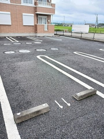 【駐車場】 | エアリークレメントⅡ | 車をお持ちの方に嬉しい駐車場付きの物件です